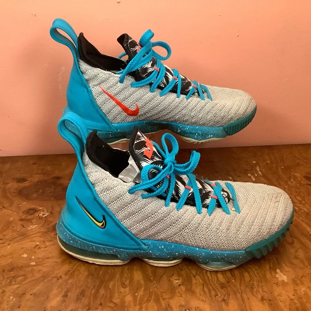 Nike Lebron AQ2465-078 Size 5Y Sneakers
